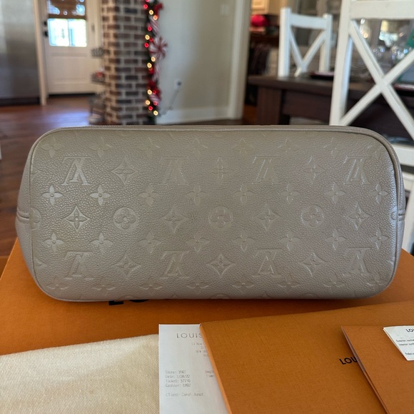 Louis Vuitton Neverfull MM Turtledove Monogram Empreinte with Pouchette. - Picture 7 of 15